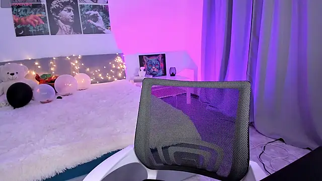 Lissa Meow  online show from 11-20-25, 01:50