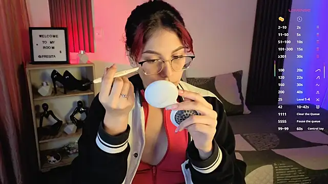 Snapshot of Fresita_Rosita chatting on 09-29-25, 04:23 Fresita Rosita online show from 09-29-25, 04:23
