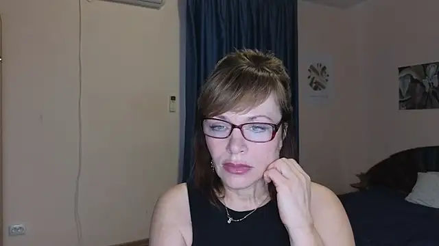 Snapshot of Miss_Moren chatting on 11-23-25, 10:37 Miss Moren online show from 11-23-25, 10:37