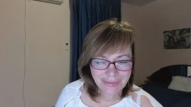 Snapshot of Miss_Moren chatting on 11-25-25, 04:56 Miss Moren online show from 11-25-25, 04:56