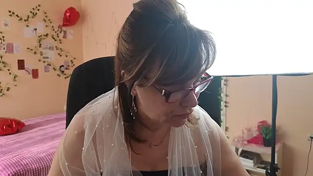 Snapshot of Miss_Moren chatting on 03-16-26, 06:17 Miss Moren online show from 03-16-26, 06:17