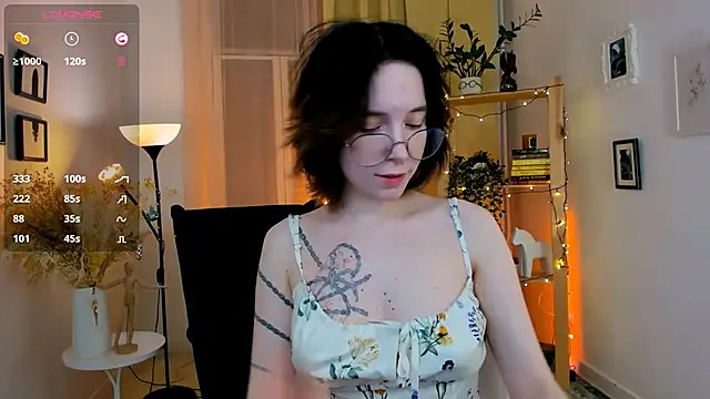 lilithlunna online show from 01-11-25, 04:27