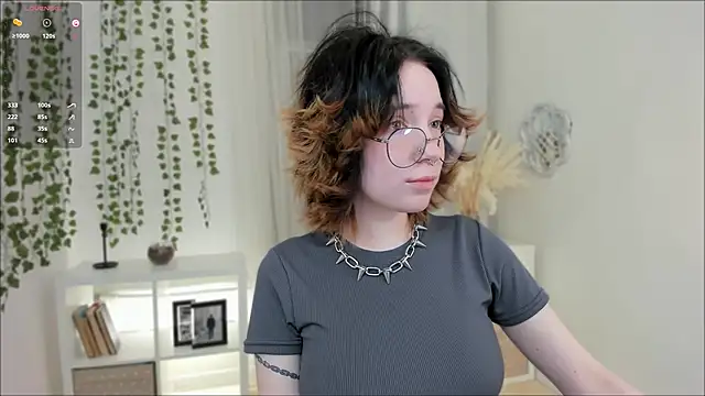 lilithlunna online show from 01-14-25, 05:34