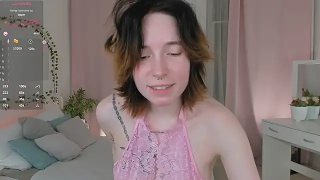 lilithlunna online show from 01-25-25, 04:56