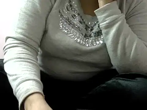 Snapshot of Housewife12 chatting on 01-04-25, 05:05 Housewife12 online show from 01-04-25, 05:05