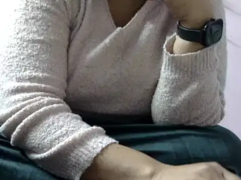 Snapshot of Housewife12 chatting on 01-06-25, 02:47 Housewife12 online show from 01-06-25, 02:47