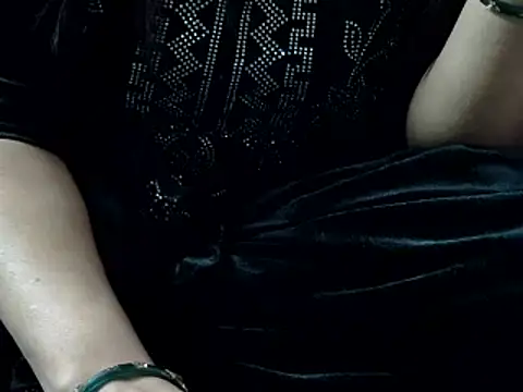 Snapshot of Housewife12 chatting on 01-11-25, 02:04 Housewife12 online show from 01-11-25, 02:04