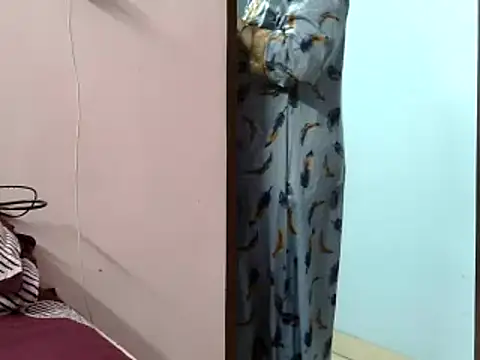 Snapshot of Housewife12 chatting on 03-07-25, 07:16 Housewife12 online show from 03-07-25, 07:16