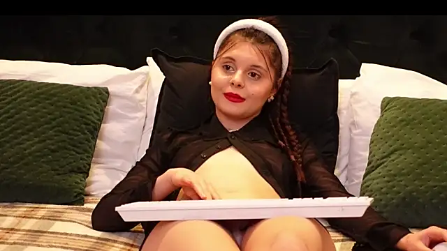 MilenaLyn online show from 02-09-25, 12:19