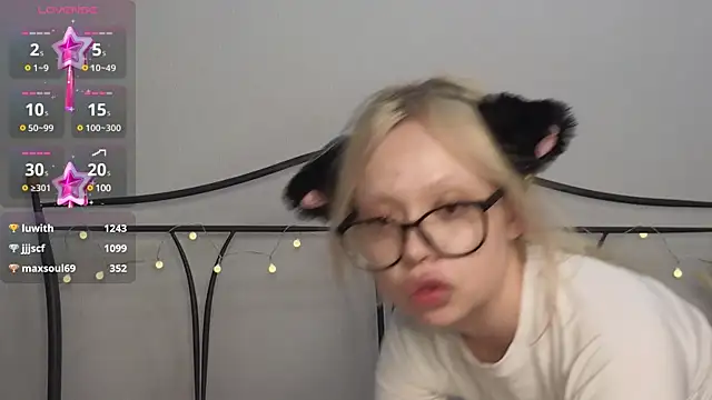 Snapshot of ellieblondy chatting on 12-23-24, 06:55 ellieblondy online show from 12-23-24, 06:55