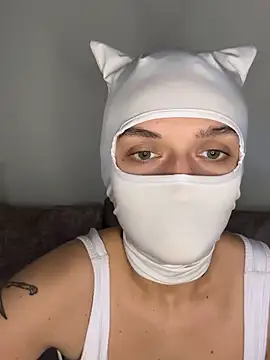 Nikki Hoee online show from 11-16-25, 06:35