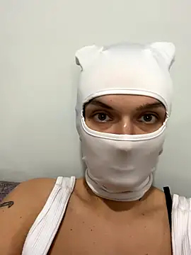 Nikki Hoee online show from 11-21-25, 07:45