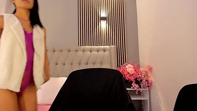 Snapshot of BrithanySummer chatting on 11-29-25, 04:15 BrithanySummer online show from 11-29-25, 04:15