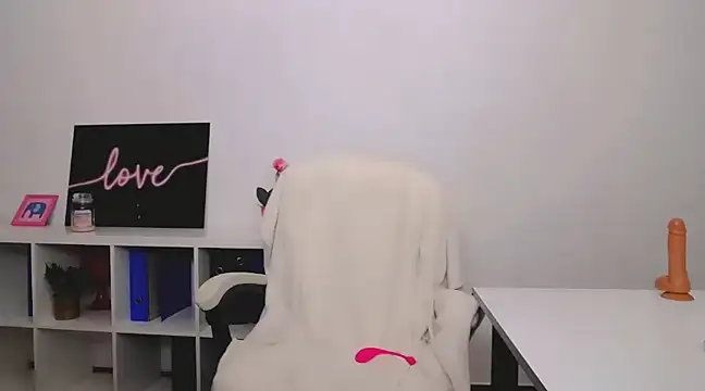 Lia Benini online show from 03-02-25, 04:21