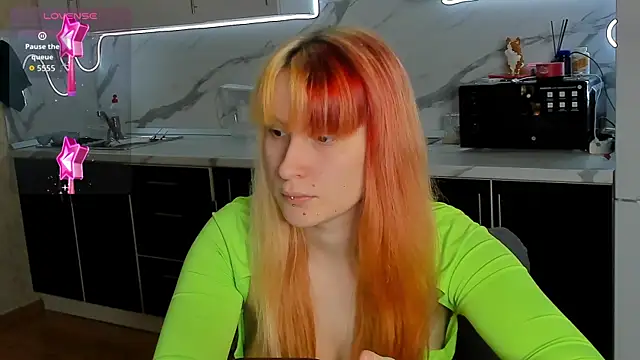 Snapshot of Sweet_white_chocolate chatting on 11-11-25, 09:42 Sweet white chocolate online show from 11-11-25, 09:42