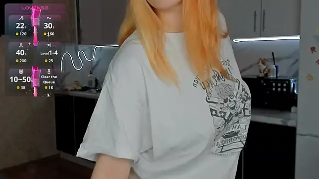 Snapshot of Sweet_white_chocolate chatting on 11-14-25, 12:04 Sweet white chocolate online show from 11-14-25, 12:04