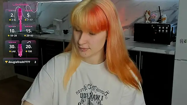 Snapshot of Sweet_white_chocolate chatting on 11-20-25, 07:30 Sweet white chocolate online show from 11-20-25, 07:30