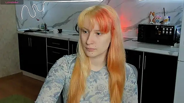 Snapshot of Sweet_white_chocolate chatting on 11-21-25, 08:35 Sweet white chocolate online show from 11-21-25, 08:35