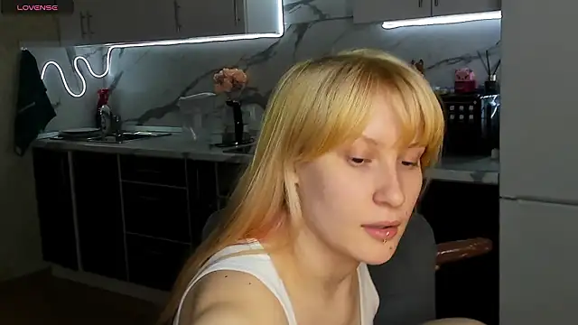 Snapshot of Sweet_white_chocolate chatting on 03-02-26, 06:03 Sweet white chocolate online show from 03-02-26, 06:03