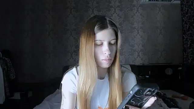 Agnes Allenn online show from 11-27-25, 10:28