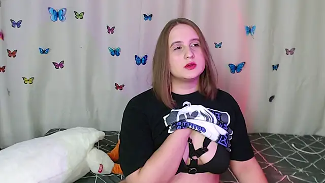 Snapshot of Phantommira chatting on 02-25-25, 09:13 Phantommira online show from 02-25-25, 09:13