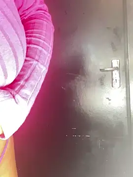 Snapshot of teddy04 chatting on 03-15-25, 08:10 teddy04 online show from 03-15-25, 08:10