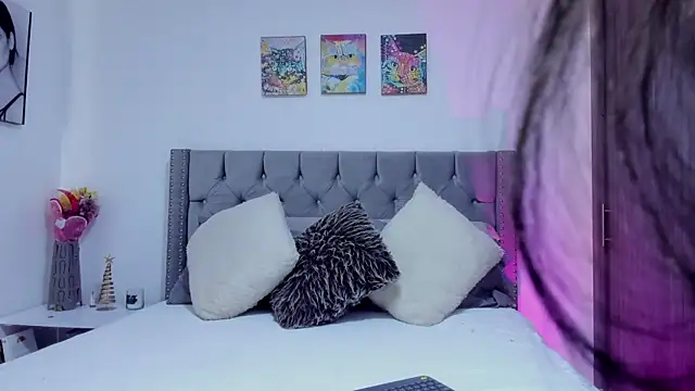 Sara Leblanc online show from 12-22-24, 01:33