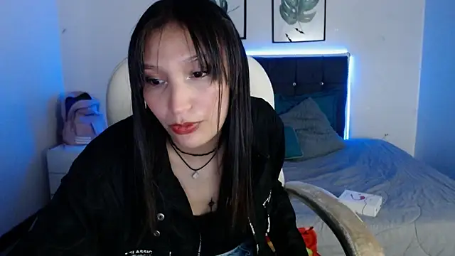 mia collens online show from 11-24-25, 01:49