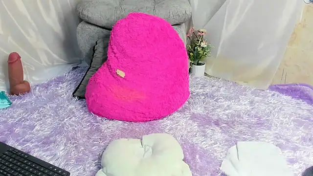 Snapshot of evaFiore chatting on 12-20-25, 07:21 evaFiore online show from 12-20-25, 07:21