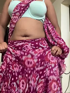 Snapshot of priyadevi17 chatting on 12-20-24, 07:50 priyadevi17 online show from 12-20-24, 07:50