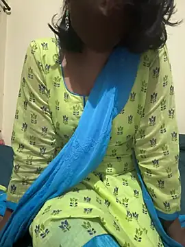 Snapshot of priyadevi17 chatting on 01-26-25, 07:41 priyadevi17 online show from 01-26-25, 07:41