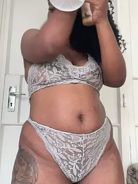 Snapshot of beverlyxxxx chatting on 03-13-25, 10:47 beverlyxxxx online show from 03-13-25, 10:47