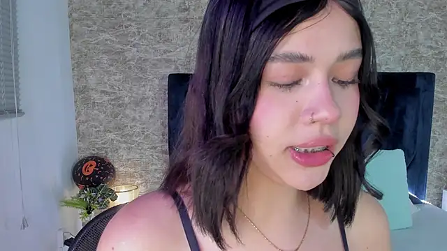 Lily Woodz online show from 11-08-25, 07:23