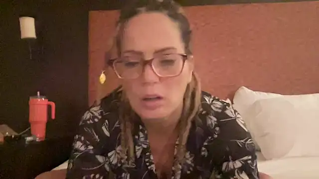 Snapshot of skarfos1babe69 chatting on 12-27-24, 03:53 skarfos1babe69 online show from 12-27-24, 03:53