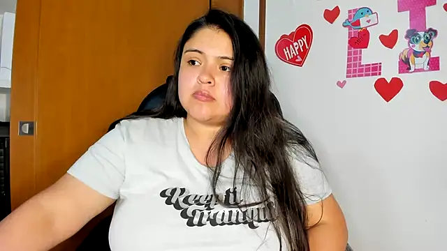 Snapshot of lizzie_c chatting on 02-19-25, 04:01 lizzie c online show from 02-19-25, 04:01