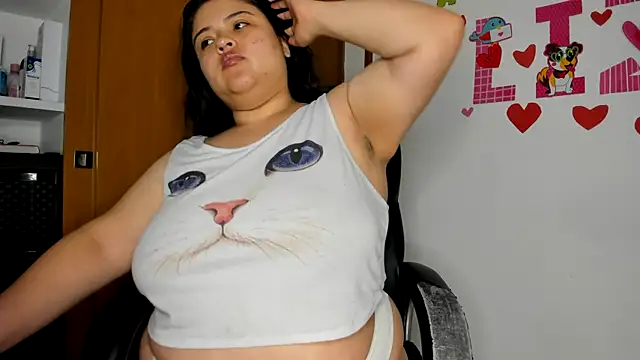 Snapshot of lizzie_c chatting on 02-19-25, 02:12 lizzie c online show from 02-19-25, 02:12