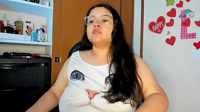 Snapshot of lizzie_c chatting on 02-20-25, 02:51 lizzie c online show from 02-20-25, 02:51