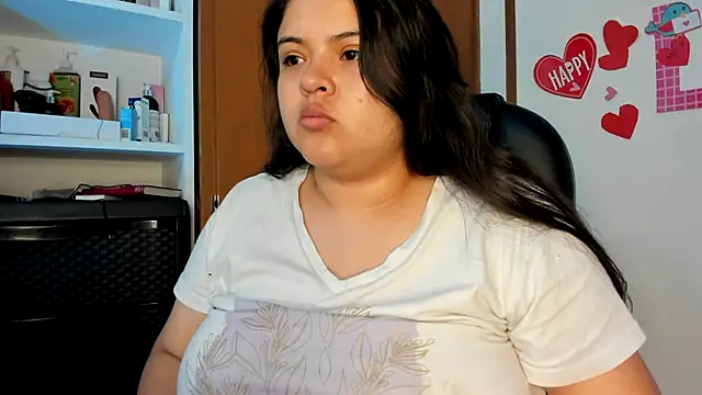 Snapshot of lizzie_c chatting on 02-21-25, 12:05 lizzie c online show from 02-21-25, 12:05