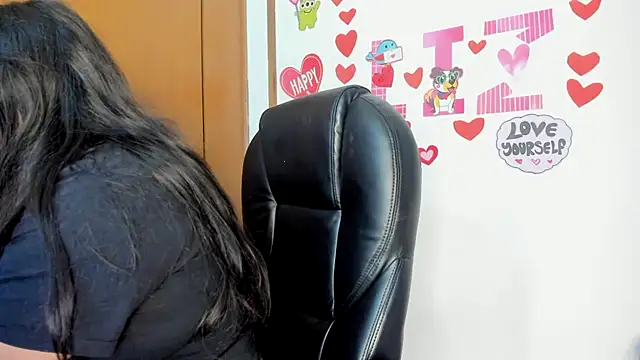 Snapshot of lizzie_c chatting on 03-04-25, 11:43 lizzie c online show from 03-04-25, 11:43