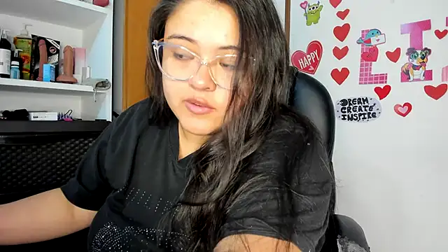 Snapshot of lizzie_c chatting on 03-08-25, 03:28 lizzie c online show from 03-08-25, 03:28