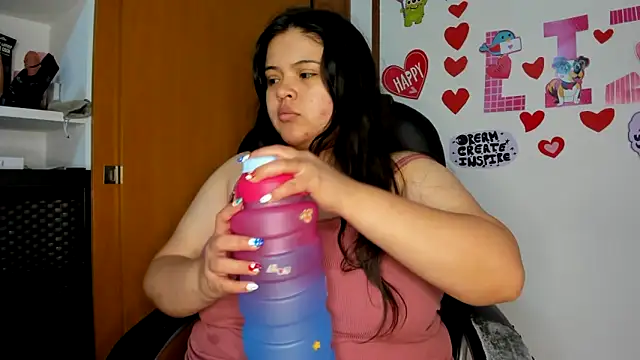 Snapshot of lizzie_c chatting on 03-12-25, 02:52 lizzie c online show from 03-12-25, 02:52