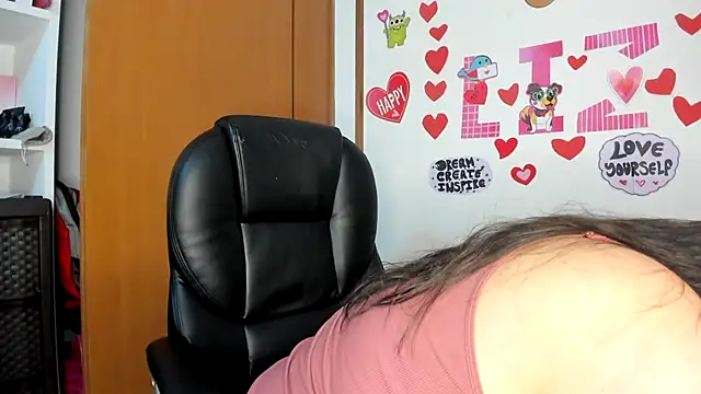 Snapshot of lizzie_c chatting on 03-12-25, 05:57 lizzie c online show from 03-12-25, 05:57