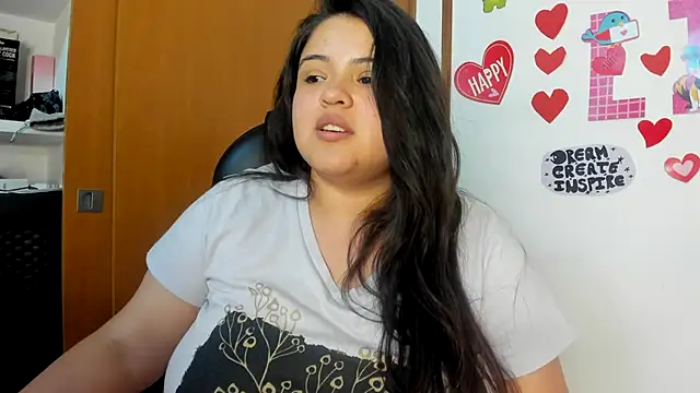 Snapshot of lizzie_c chatting on 03-14-25, 06:21 lizzie c online show from 03-14-25, 06:21