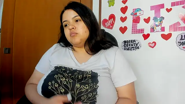 Snapshot of lizzie_c chatting on 03-14-25, 09:24 lizzie c online show from 03-14-25, 09:24