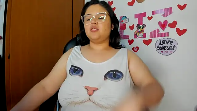 Snapshot of lizzie_c chatting on 03-16-25, 04:41 lizzie c online show from 03-16-25, 04:41