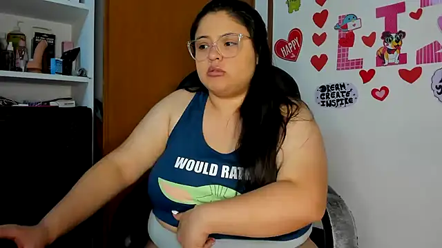 Snapshot of lizzie_c chatting on 03-21-25, 12:18 lizzie c online show from 03-21-25, 12:18