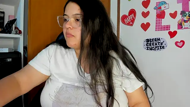 Snapshot of lizzie_c chatting on 03-23-25, 05:21 lizzie c online show from 03-23-25, 05:21