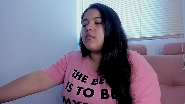 Snapshot of lizzie_c chatting on 10-23-25, 01:43 lizzie c online show from 10-23-25, 01:43