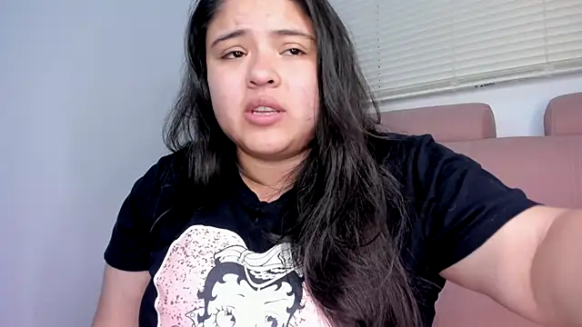 Snapshot of lizzie_c chatting on 10-24-25, 01:46 lizzie c online show from 10-24-25, 01:46