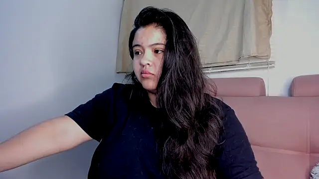 Snapshot of lizzie_c chatting on 10-27-25, 08:18 lizzie c online show from 10-27-25, 08:18